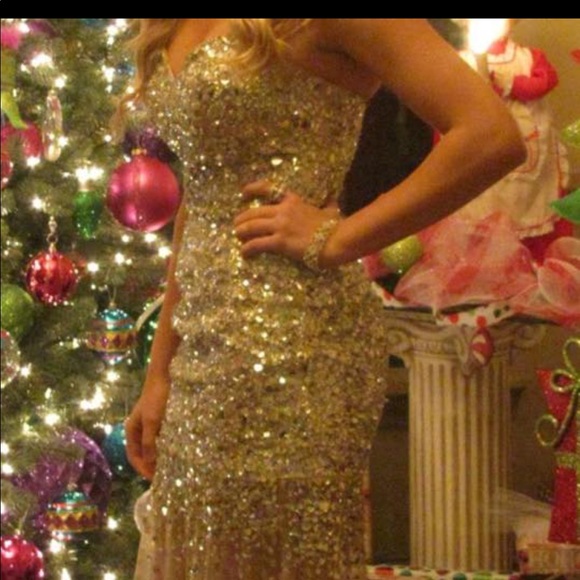 Dress - Picture 2 of 2